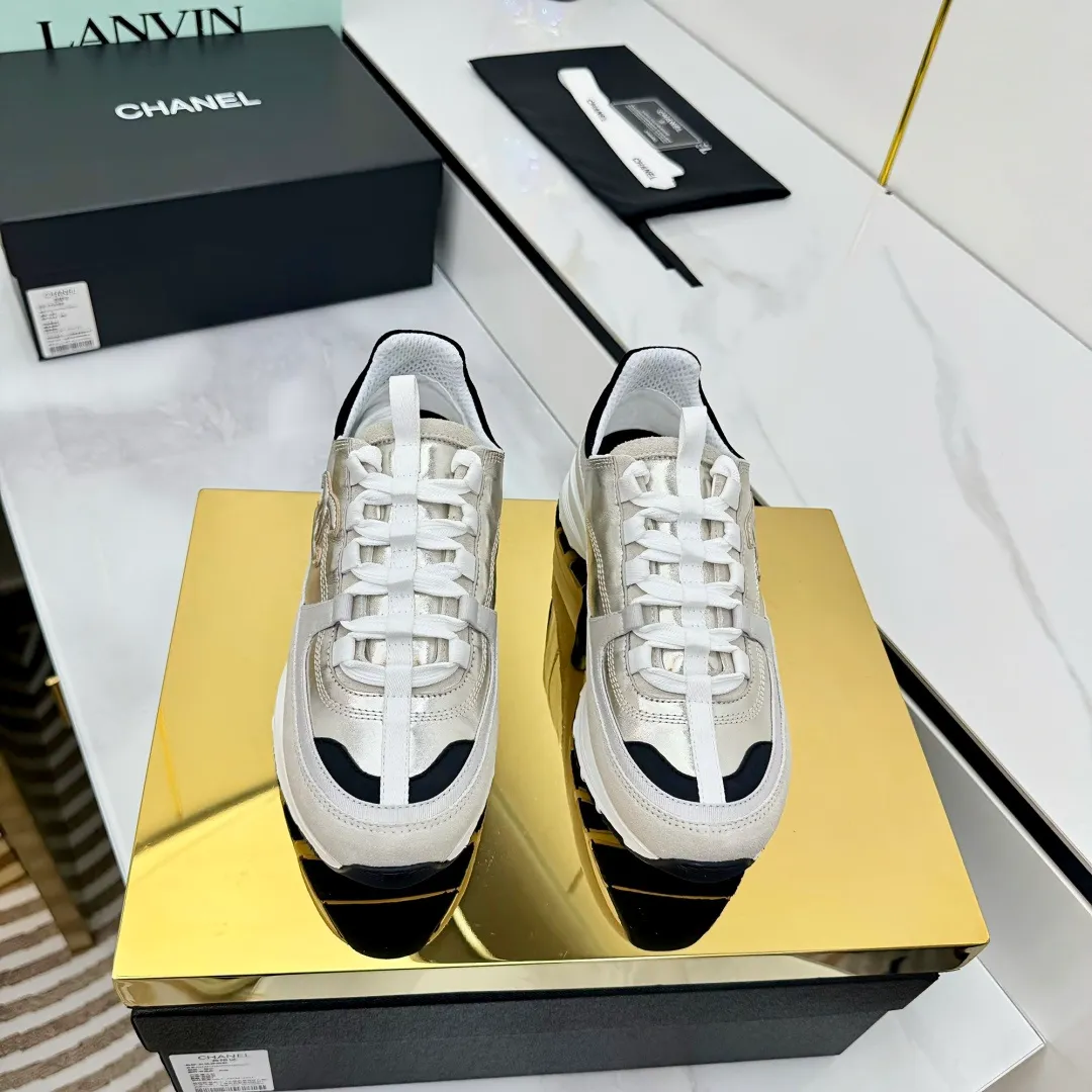 👟👟Ex-factory price 600👟👟High quality! ! ! CHANEL Chanel 25A latest thick-soled casual sports shoes. The counter is synchronized. The counter is very popular. It is a shoe that is very difficult to buy. The most popular thick-soled casual shoes on the Internet. As you can imagine, the most popular thick-soled casual shoes can not be missed. It has both good looks and comfort. Simple and versatile. The thick sole increases the height and is super versatile. Whoever wears it will look better. Upper: cowhide stitching. Lining: breathable mesh. Outsole: TPU original outsole. Size: 35-41 👉